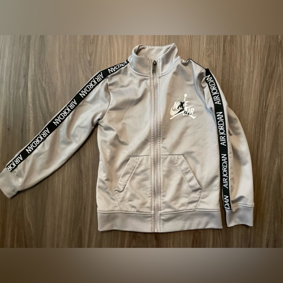 Nike Air Jordan Boys Gray Track Jacket size 5-6 - Picture 1 of 5